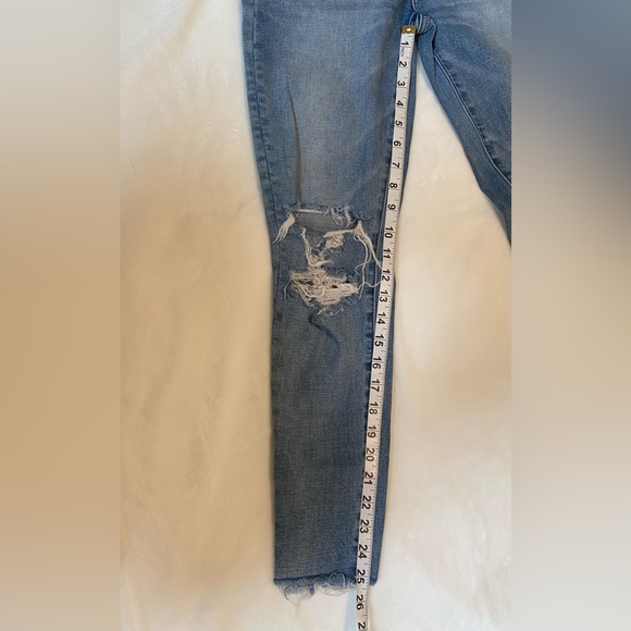 American Eagle Outfitters Super Stretch Sz 6 Frayed Ankle Distressed Light Wash - Picture 7 of 8